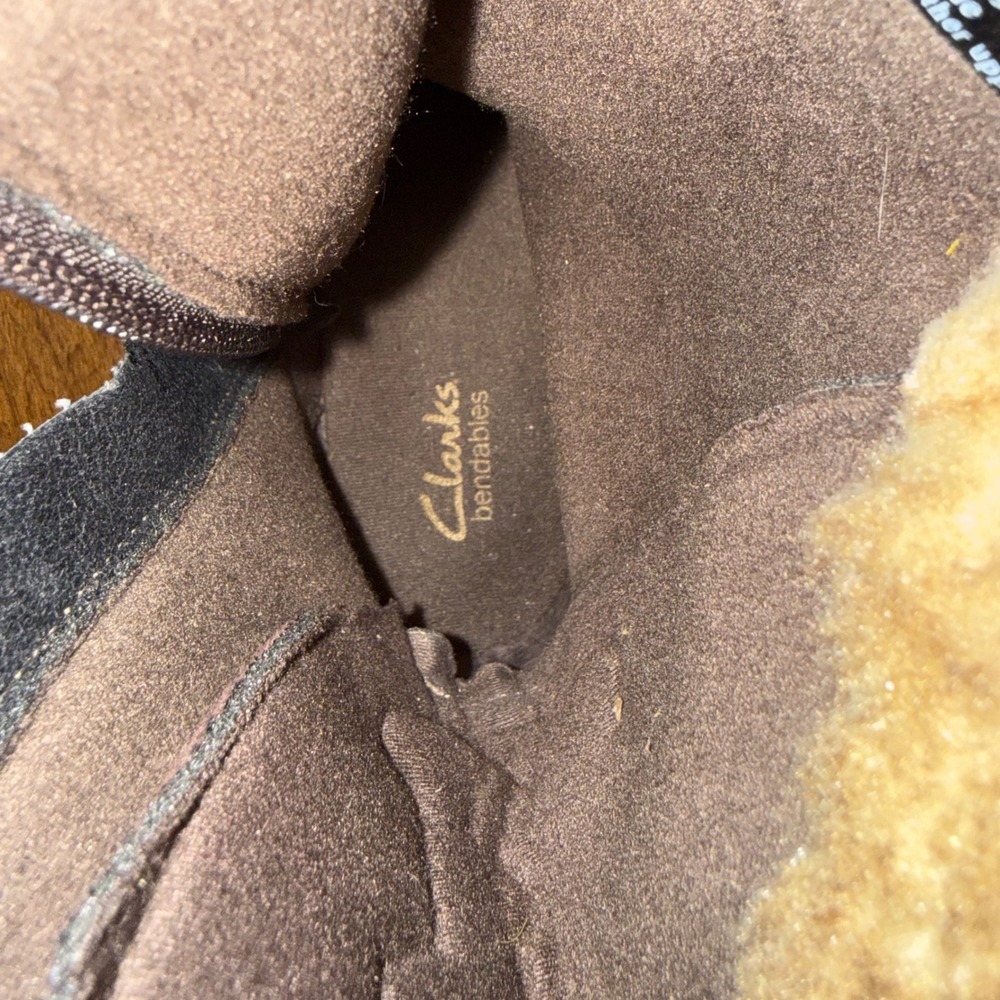 Clarks Womens Brown Suede Leather Faux Fur Lined Winter Boots 8W Wide - Picture 9 of 9